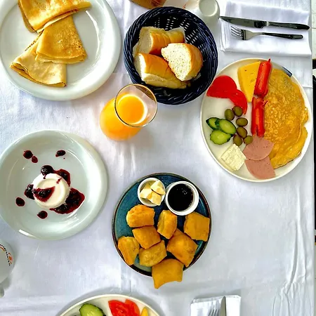 Andi Otel Kryemëdhej