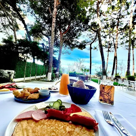 Andi Hotel Kryemëdhej